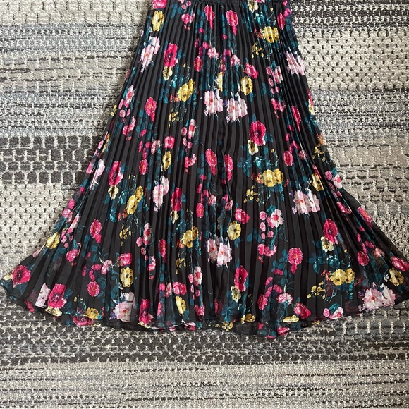Ali & Jay Black Floral Angels Flight Pleated Surplice Dress Size Small - Picture 3 of 12